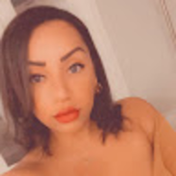 Profile Picture of Janaida Clemente (@janaidaclemente) on Poshmark