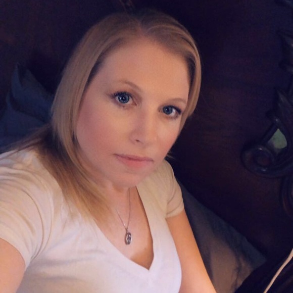 Christi Wehr - Poshmark Profile Picture of Christi Wehr (@chrisann3) on Poshmark