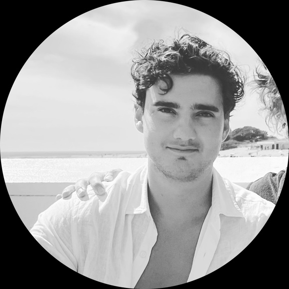 Profile Picture of Matteo maxwell Prieto costa (@matteomaxwell) on Poshmark