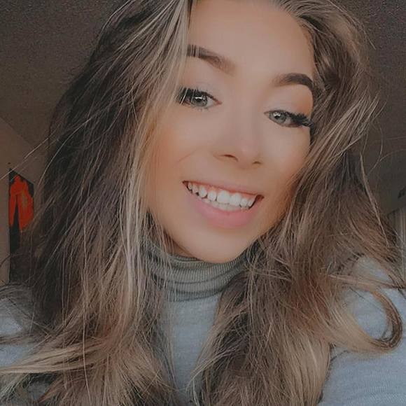 Profile Picture of Destany Tognotti (@destanymarie) on Poshmark