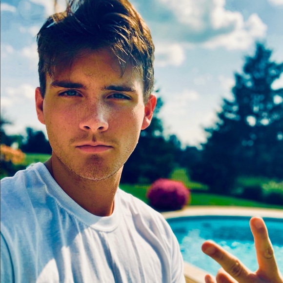 Profile Picture of Chris Vogt (@chrisv0915) on Poshmark