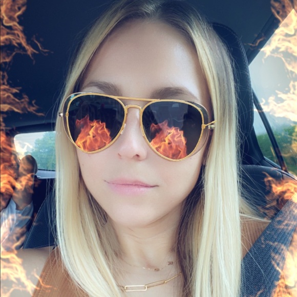 Profile Picture of Angela Tarson (@angtar22708) on Poshmark