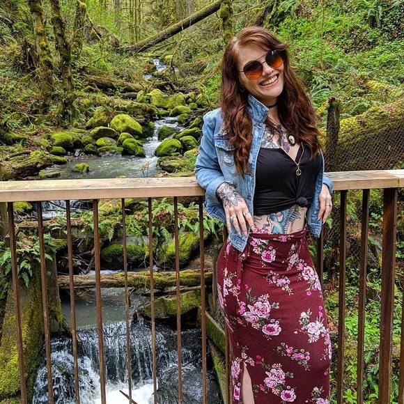 Profile Picture of Bailey Harper (@baileymarieh) on Poshmark