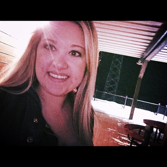 Profile Picture of Sam Shellhamer (@disneygirl44) on Poshmark