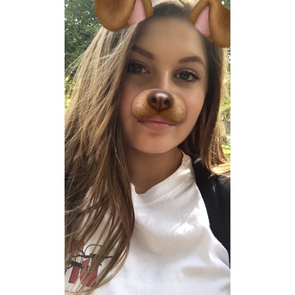 Profile Picture of Ava Ramirez (@avaram) on Poshmark