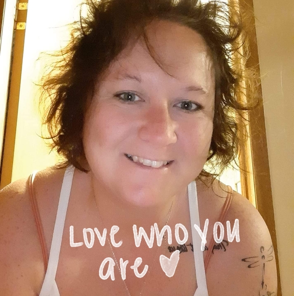 Profile Picture of Whitney Dodgen (@whit_dodgen04) on Poshmark