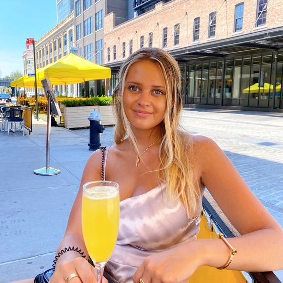 Pia Pankiewicz - Poshmark Profile Picture of Pia Pankiewicz (@piapankiewicz) on Poshmark