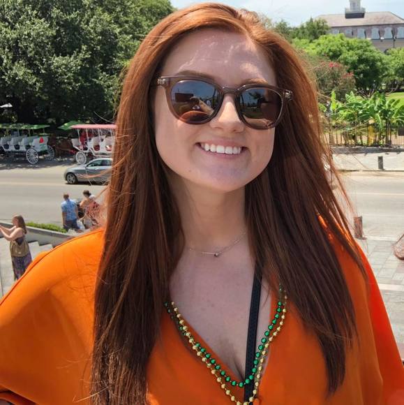 Profile Picture of Angelica Root (@angelicadroot) on Poshmark