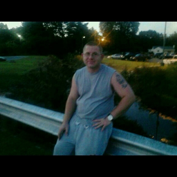 Profile Picture of Kevin Ivey (@kevivey) on Poshmark