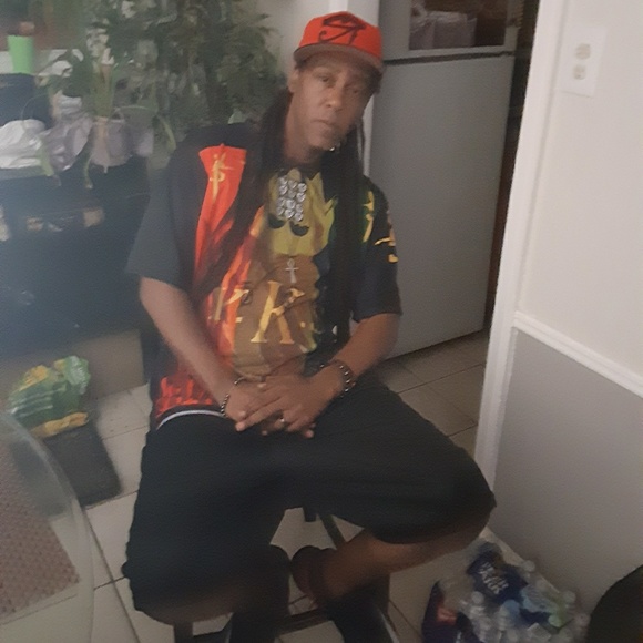 Profile Picture of Christopher Abraham (@elchristore777) on Poshmark