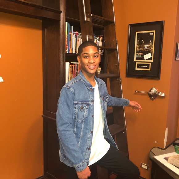 Profile Picture of Dennis Howell (@dhowell11) on Poshmark