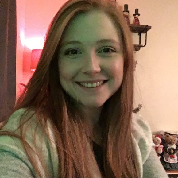 Profile Picture of Jessie Schultz (@jessicaschu824) on Poshmark