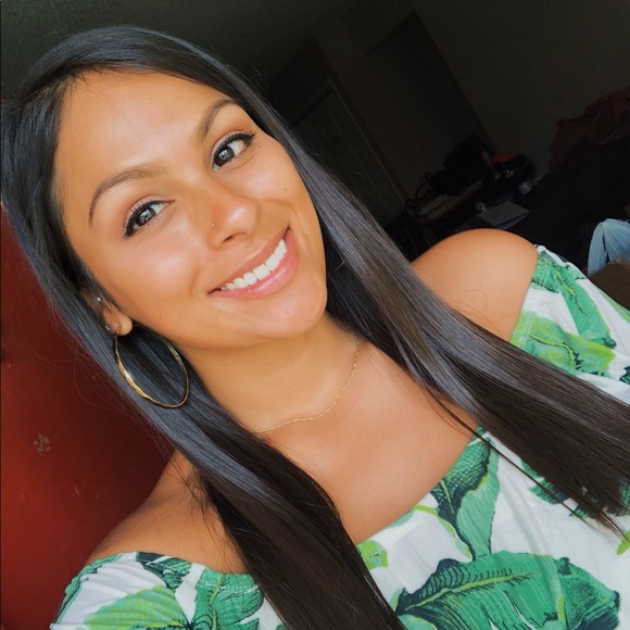 Profile Picture of Jessy Surrett (@jessy_surrett) on Poshmark