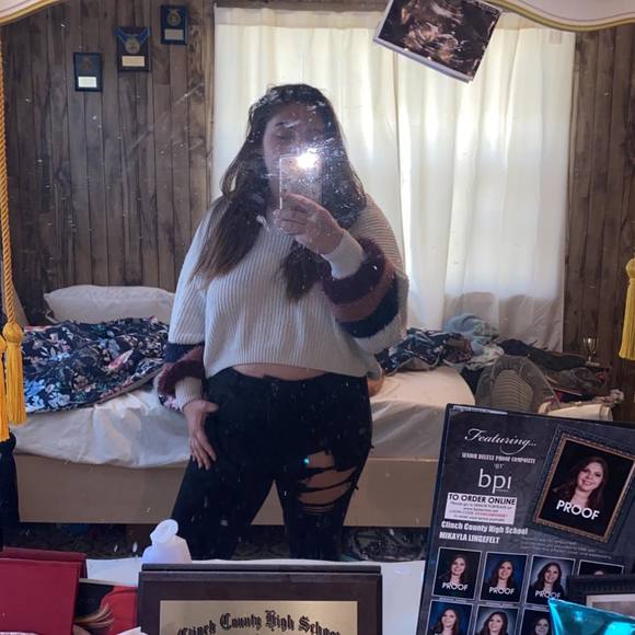 Profile Picture of Mikayla Lingefelt (@mlingefelt) on Poshmark