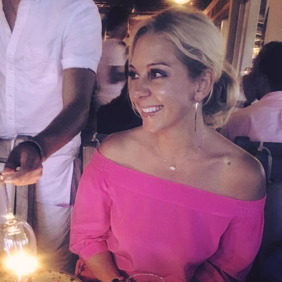 Profile Picture of Amanda Andrews (@aandrewspt) on Poshmark