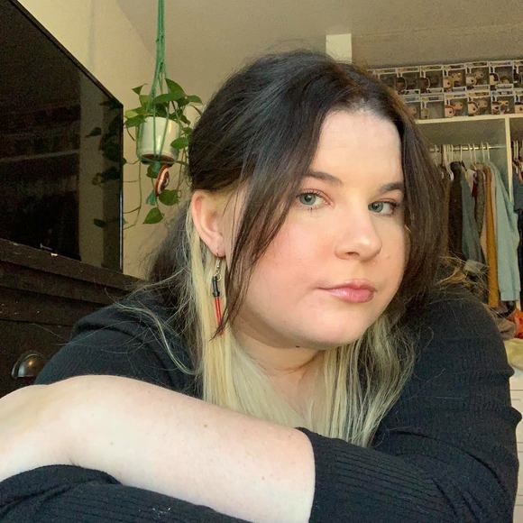 Profile Picture of Zoe Mockridge (@zoemockmock) on Poshmark