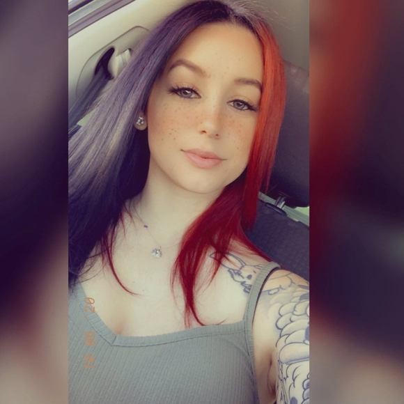 Profile Picture of Courtney Emord (@courtneyemord) on Poshmark