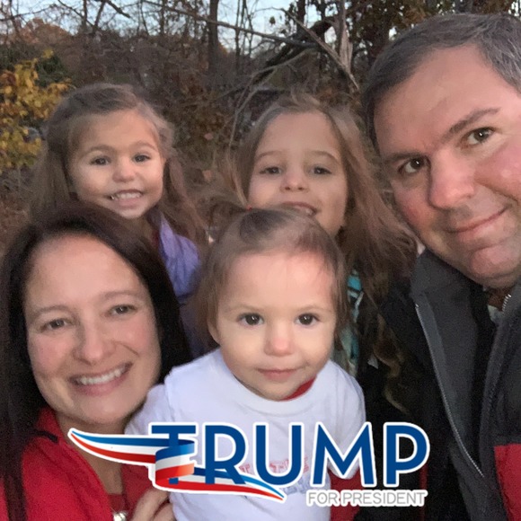 Profile Picture of Vivian Da rocha (@viviandoria) on Poshmark