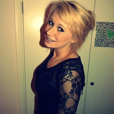 Profile Picture of Rebecca Weekes (@Weekesy13) on Twitter
