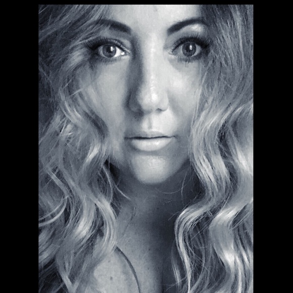 Profile Picture of Anne elise Patterson (@anneelisehader) on Poshmark