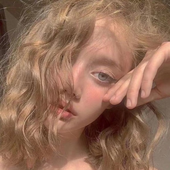 Profile Picture of Antoneapopple Antonea (@antoneapopplegy) on Poshmark