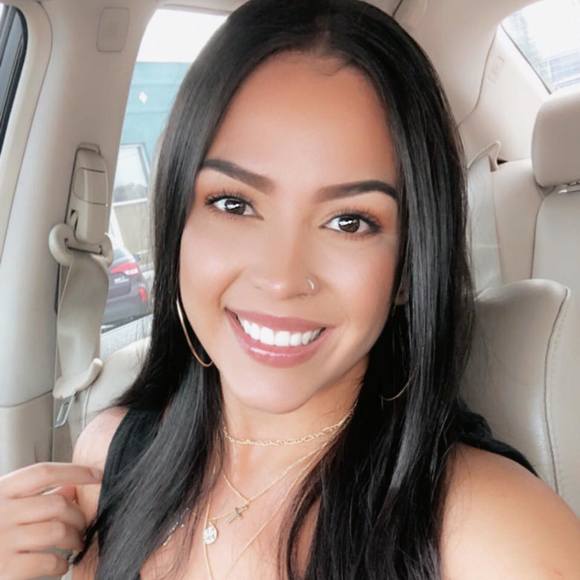 Adriana Poncedeleon - Poshmark Profile Picture of Adriana Poncedeleon (@aduranp) on Poshmark