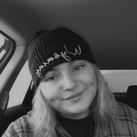 Profile Picture of Mickenzie Bonefield (@kenziebonefield) on Poshmark