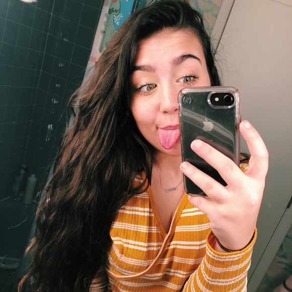 Profile Picture of Grace Renauro (@gracereno7) on Poshmark