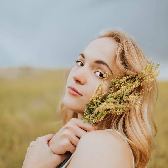 Profile Picture of Julia Jones (@juliaj2015) on Poshmark