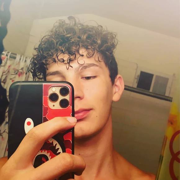 Damien Brest - Poshmark Profile Picture of Damien Brest (@damien_brest) on Poshmark