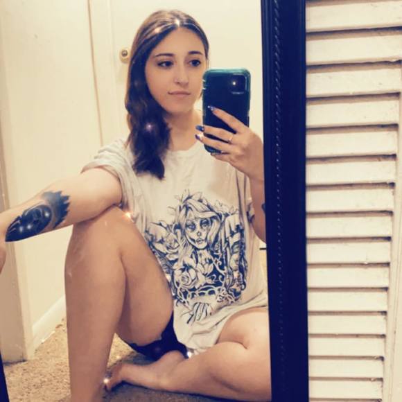 Profile Picture of Victoria Strohacker (@vstrohacker) on Poshmark