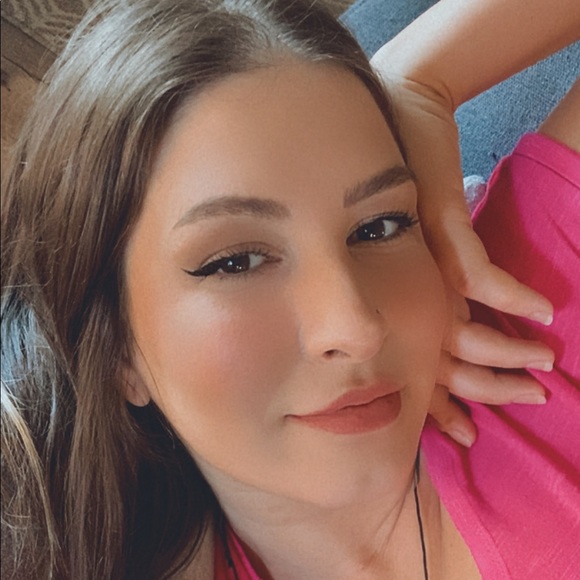Profile Picture of Jessica Fultz (@cafebrewja) on Poshmark