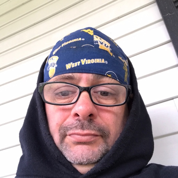 Profile Picture of James Hesson (@jameshesson) on Poshmark