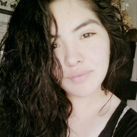 Profile Picture of Gabriela Preciado (@gabbsp28) on Poshmark