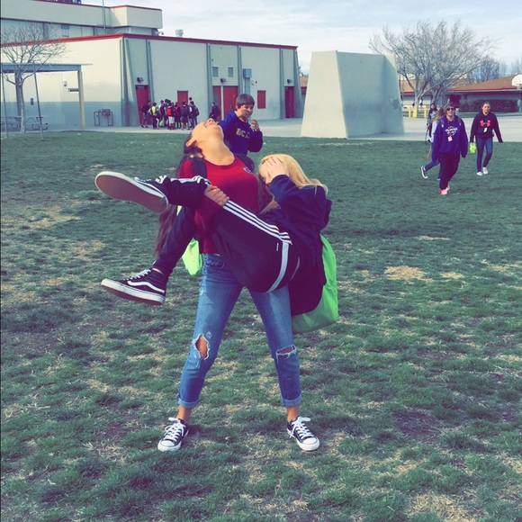 Profile Picture of Bailey Mcconnell (@bailerzzzzz) on Poshmark