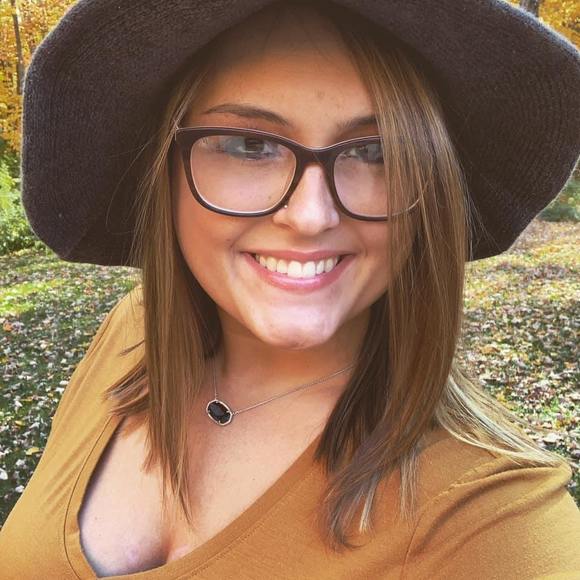 Profile Picture of Laura Roloff (@laurajensen07) on Poshmark