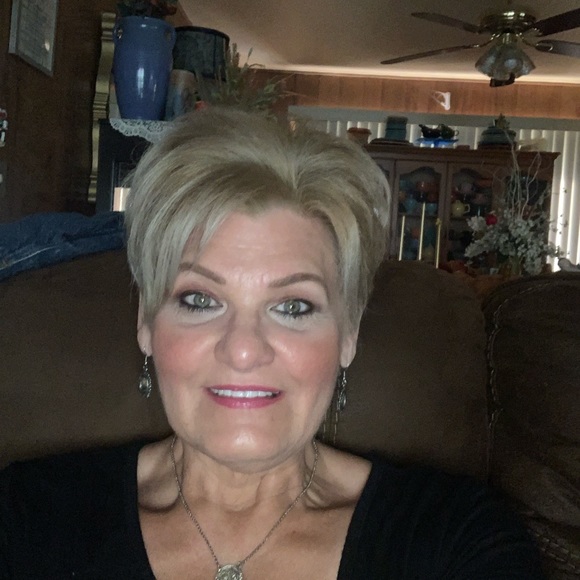 Profile Picture of Carrie Killman (@iampw1958) on Poshmark