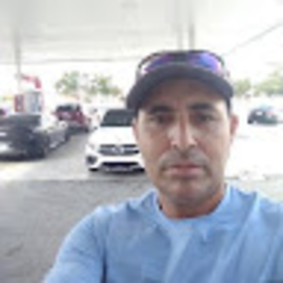 Profile Picture of Fernando Armas (@fernandoarmas) on Poshmark