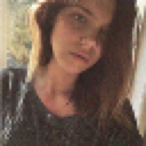 Profile Picture of Alexis Bays (@a_bays) on Poshmark