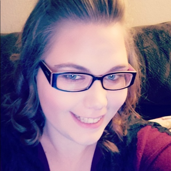 Profile Picture of Sophia Sundwall (@snophie00228) on Poshmark
