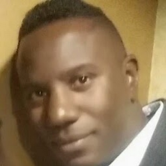 Profile Picture of Craig Holliman (@craiger_85) on Poshmark