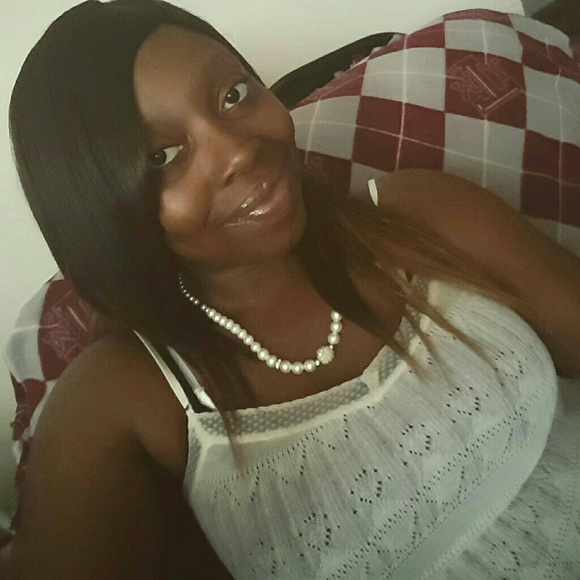Profile Picture of Tyesha Moore (@esha_9321) on Poshmark