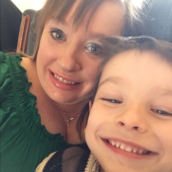 Profile Picture of Lisa Lorenzen-oakland (@lisalivewire79) on Poshmark