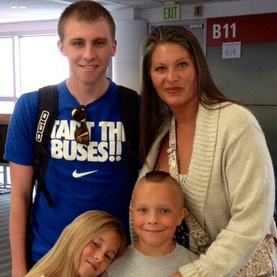 Profile Picture of Tina Pruitt (@3lilmofoes) on Twitter