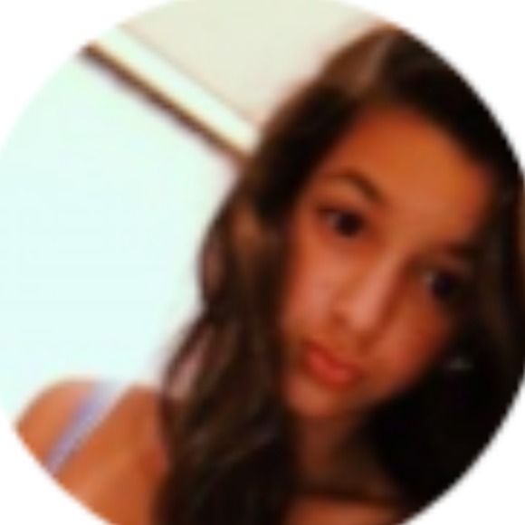 Profile Picture of Amanda Capuana (@amandacapuana31) on Poshmark