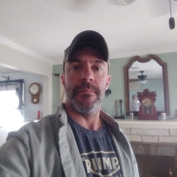 Profile Picture of Ian Fergusson (@ianfergusson) on Poshmark