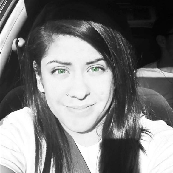 Profile Picture of Cecilia Gonzalez (@cecilis) on Poshmark