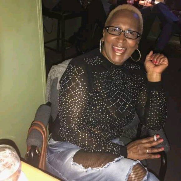 Profile Picture of Debra Pointer (@dpointer0711) on Poshmark