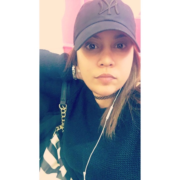 Profile Picture of Iris Mestre (@irisxoo) on Poshmark