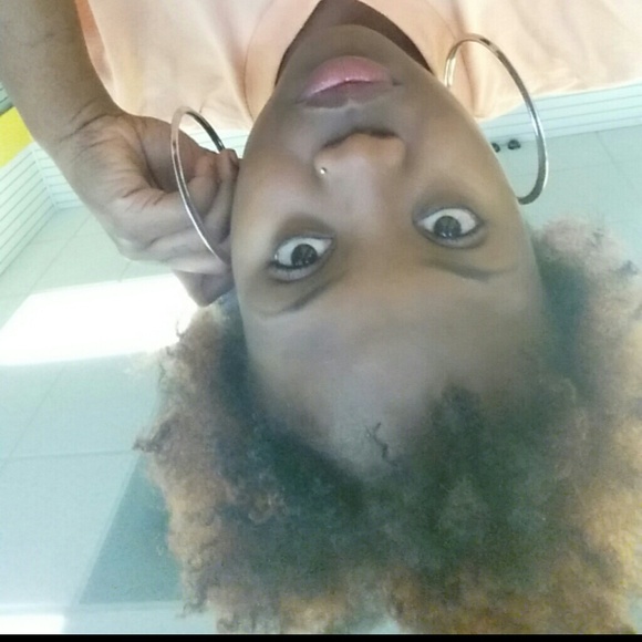 Profile Picture of Q Kinebrew (@brewingarts) on Poshmark